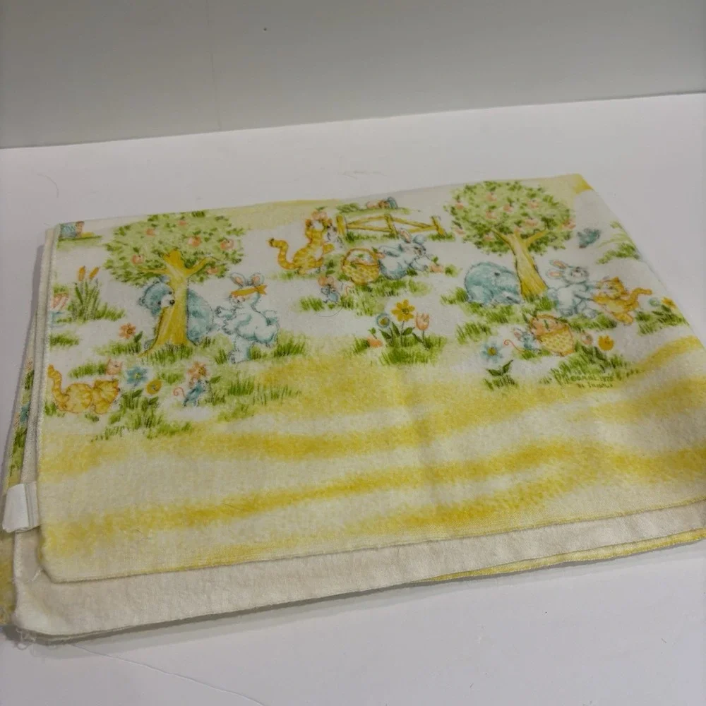 Vtg Dundee 1980s Country Yellow Bear Bunny Cat Baby Receiving Blanket 26x38